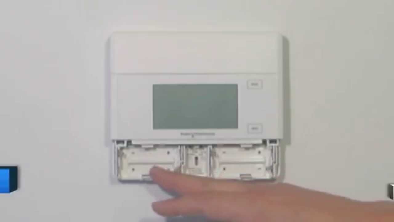 CT101 How to install batteries