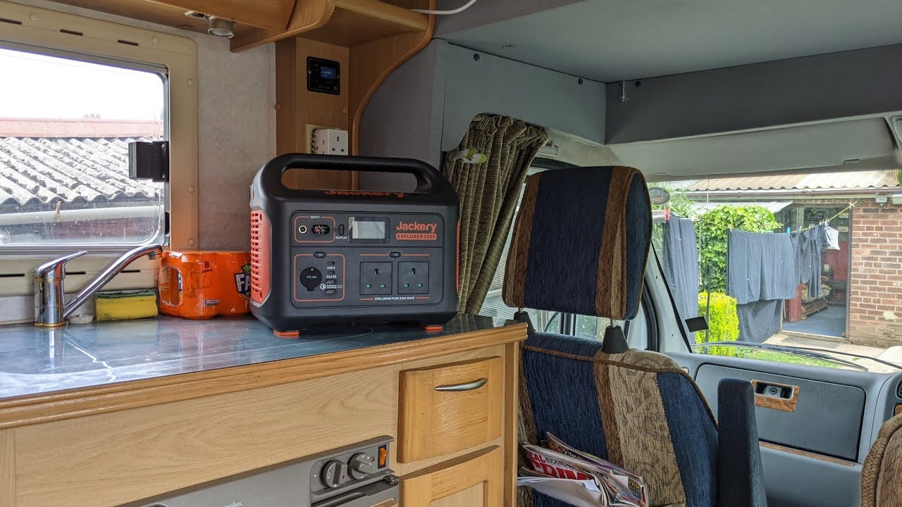Jackery power station for Camping...