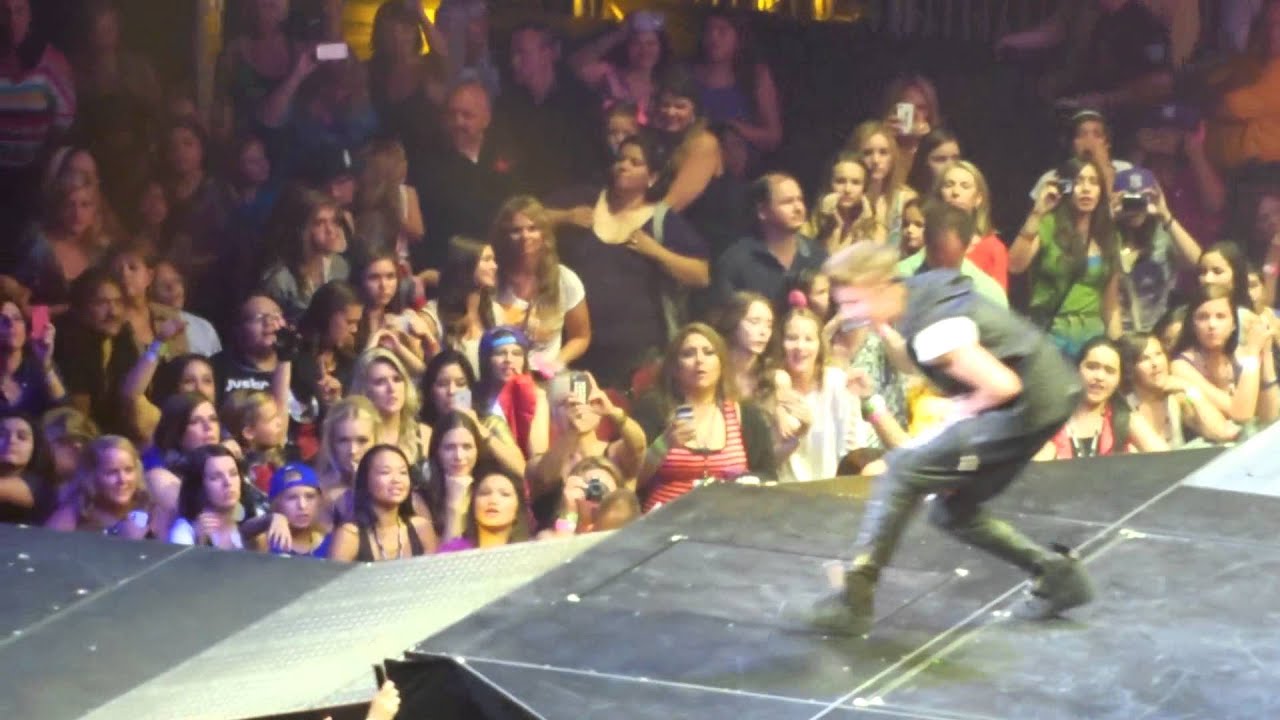 Justin Bieber - Never Say Never (9/29/12) - Glendale, AZ [HD]