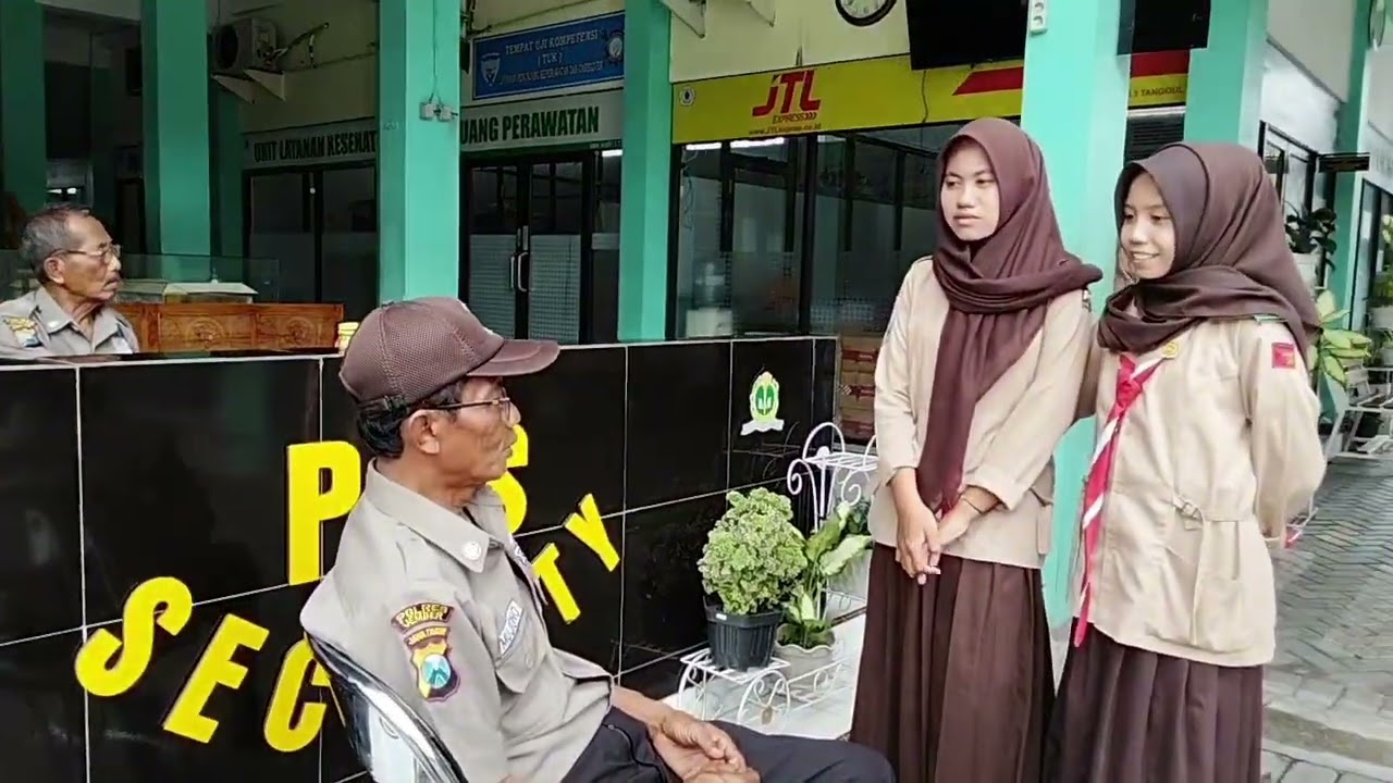 MEMBUAT TUGAS TEKS NEGOSIASI BAHASA INDONESIA BERSAMA PAK SATPAM DI SEKOLAH SMK PGRI 3 TANGGUL