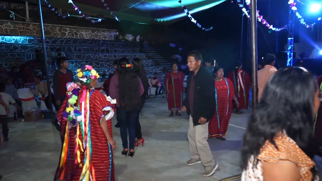 Baile con Los Conkistadores del pueblo en YOSOYUXI COPALA