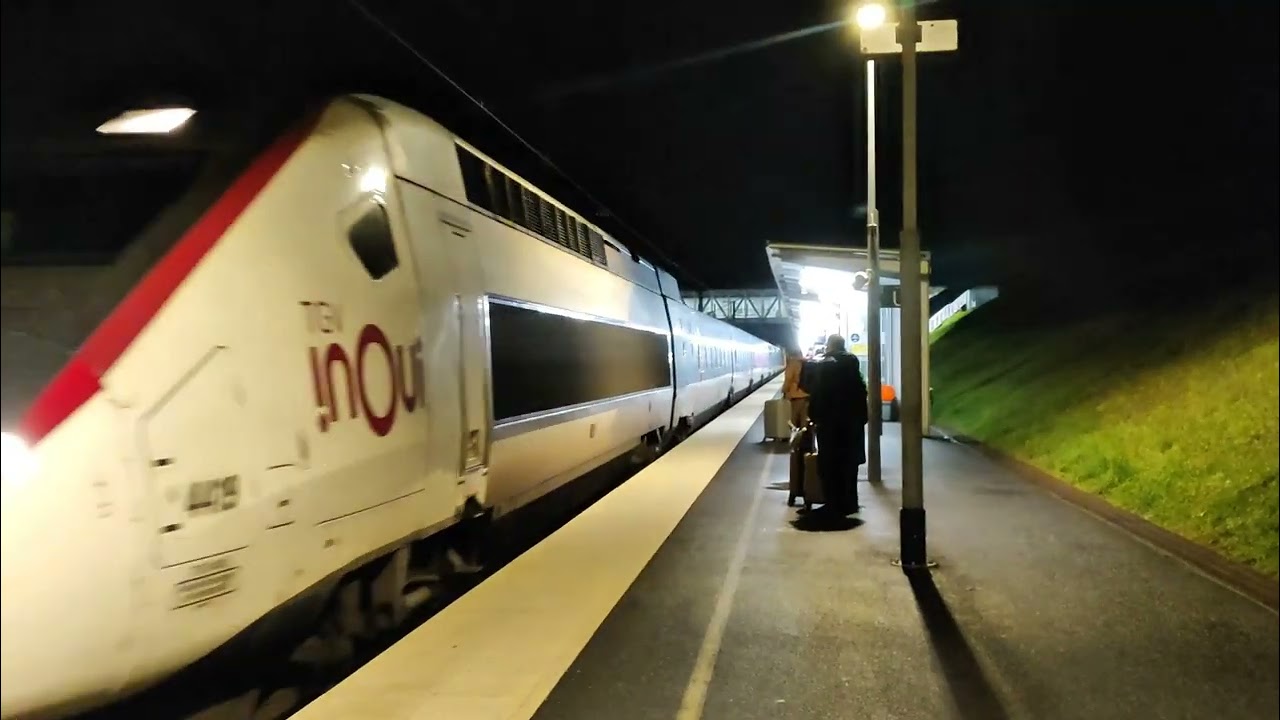 TGV POS en gare de champagne ardenne TGV ( oui la porte est ouverte à la fin de la vidéo )