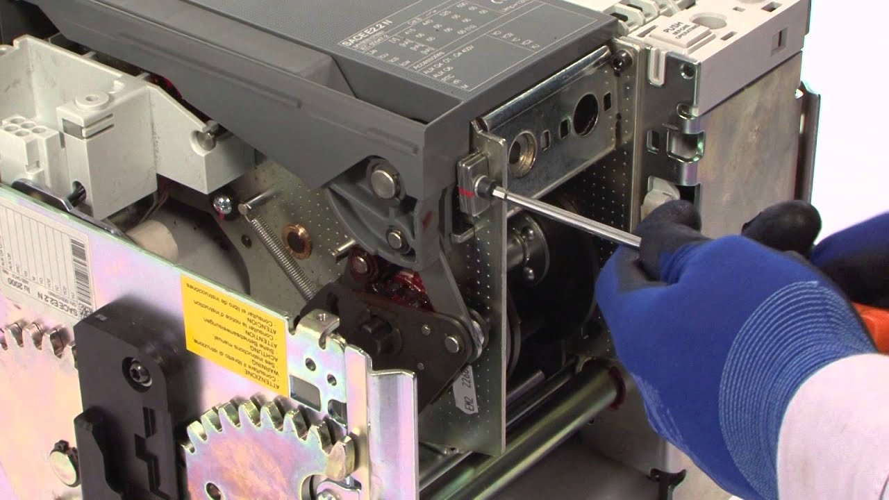 SACE Emax 2 - Key lock in racked-in/test/racked-out position for E2.2…E6.2