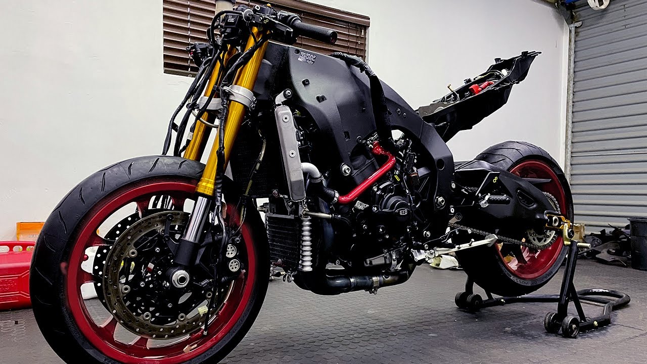 Rebuilding A Crashed 2019 Yamaha R1 Part 4