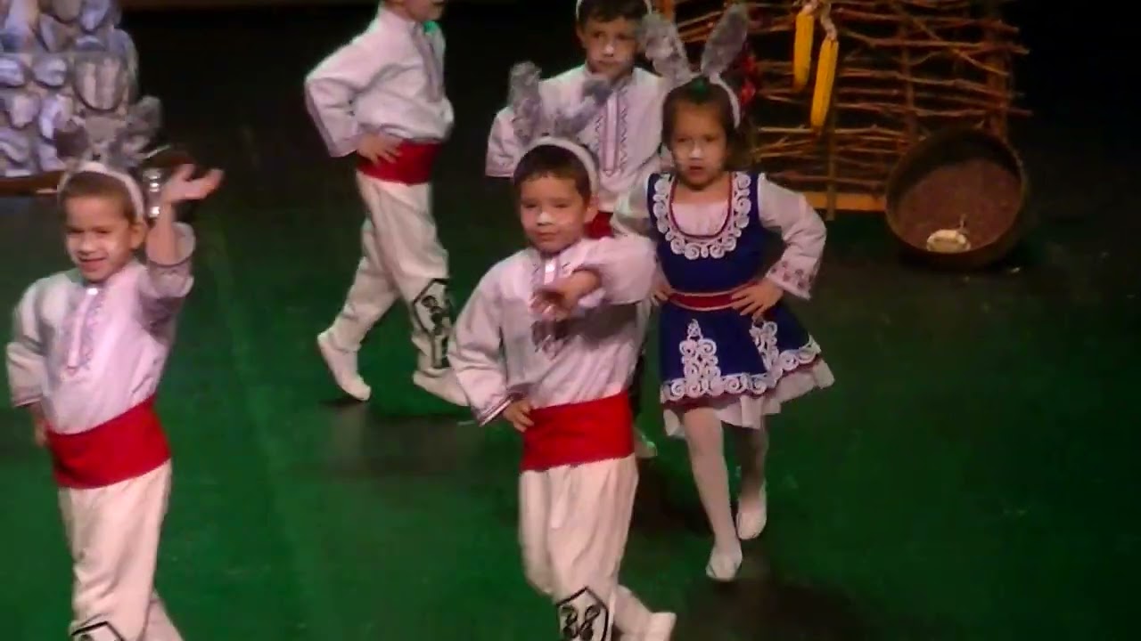 Сираков тв  Уникален спектакъл на децата от детска градина Валентина Терешкова  град Пазарджик