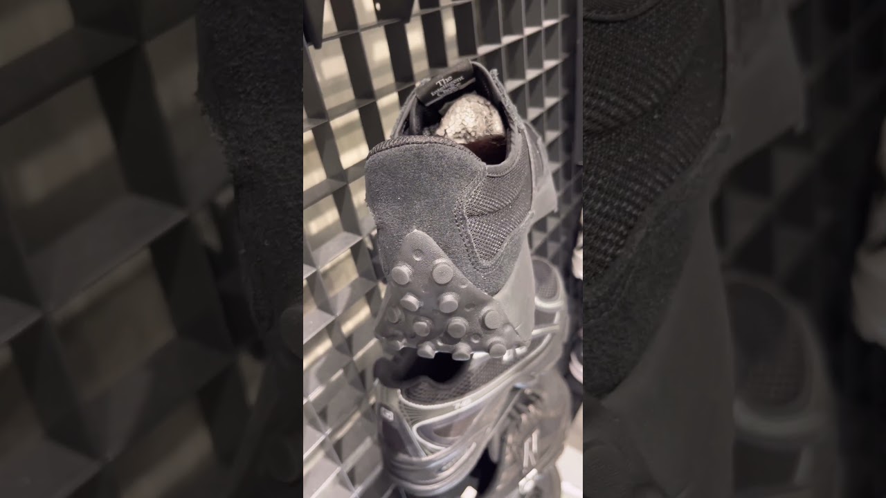 New Balance 327 «Тройной черный»