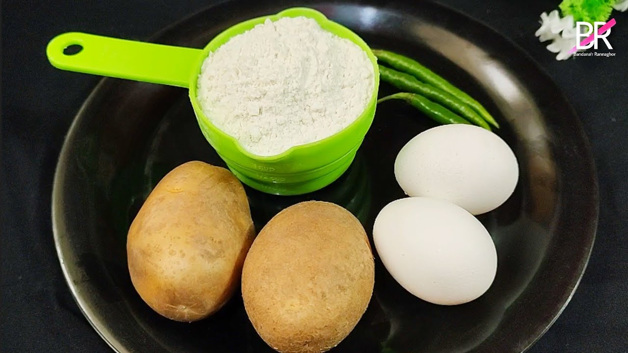 ঘরে থাকা ডিম আলু ও ময়দা দিয়ে একদম নতুন সকাল বিকালের নাস্তা রেসিপি॥ Dim aloo moglai porota recipe