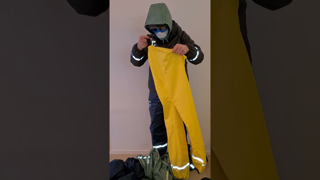 Mehrere DrippDropp Regensachen übereinander anziehen #drippdropp #regenanzug #matschhose #regenhose
