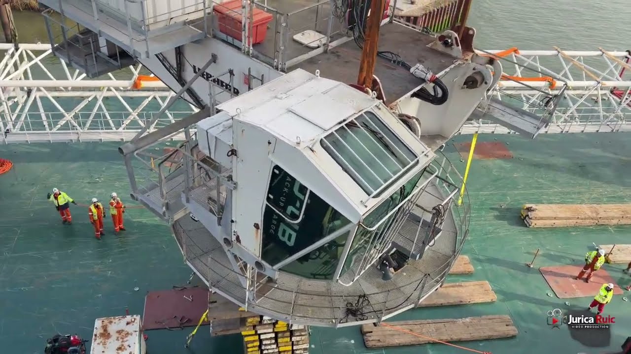 Dismantling a Massive Liebherr Pedestal Crane – Incredible Teamwork & Precision