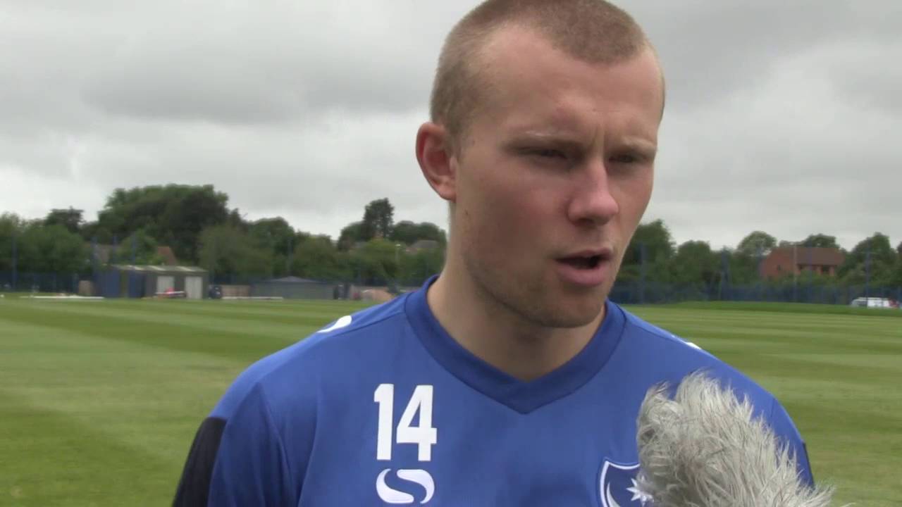 Curtis Main speaks to Pompey Player