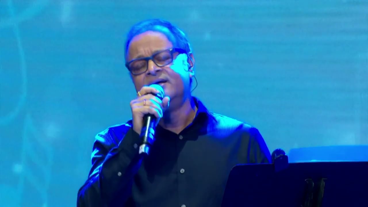 Vivek Kumar IAS sings 'Sandhya Belai'