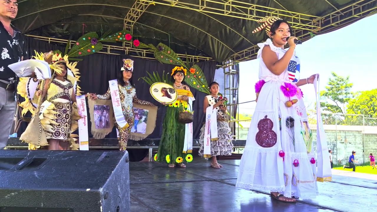 Participantes  Traje más Representativo a la cultura lenca