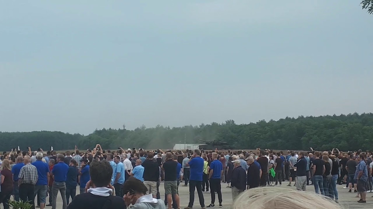 Sch&uuml;sse Leopard 2 und Panzerhaubitze 2000 WTD 91