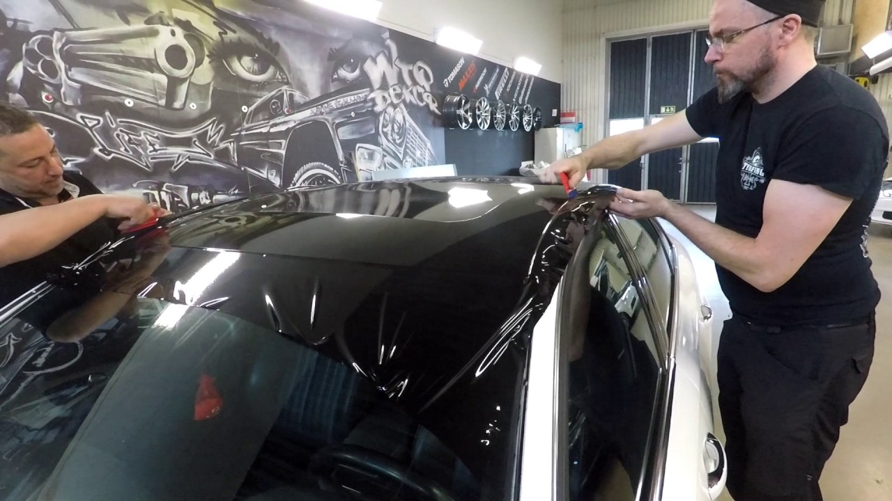 Audi A6 roof in gloss black from avery