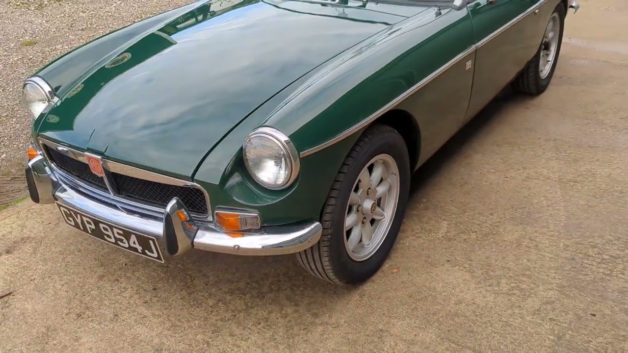 1971 MG MGB Roadster finished in British Racing Green, 15
