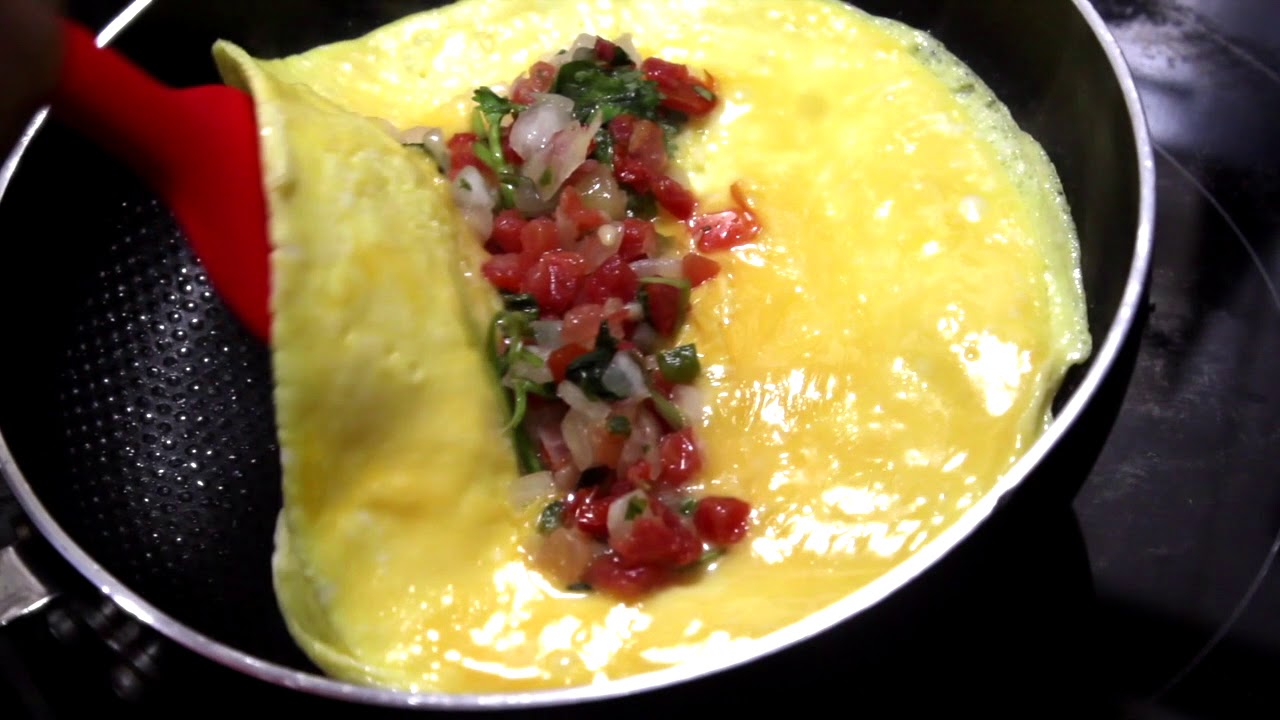 Pico de gallo & avocado omelet