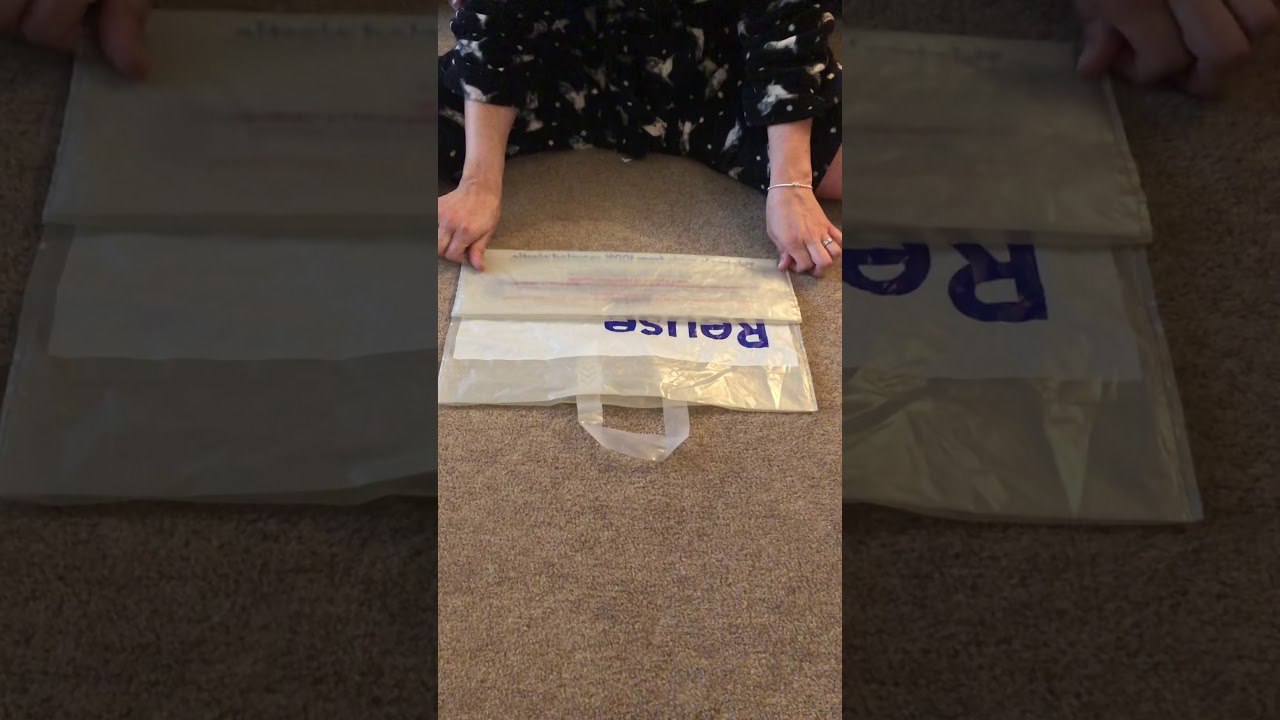 Folding carrier bags