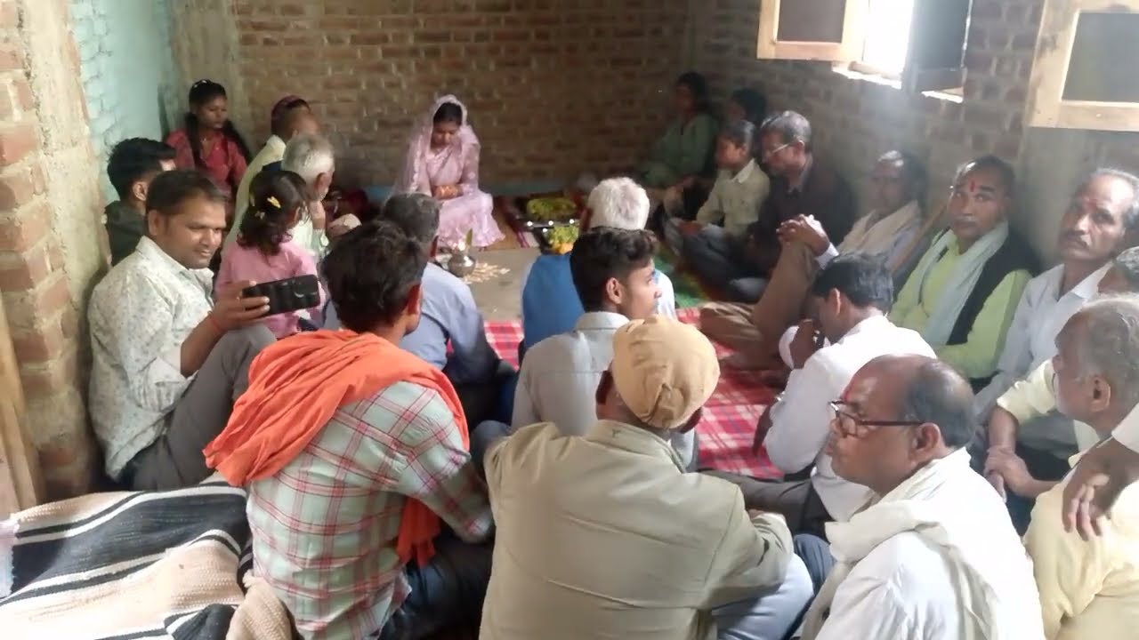 सिस्टर की होली पढ़ रही हैं मेरे mere syster ki Holi pad rahi hai aap to jarur dekhiae doston 
