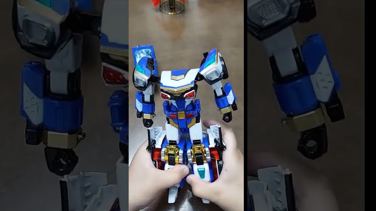 Unboxing and transforming blue cop w from metal cardbot w