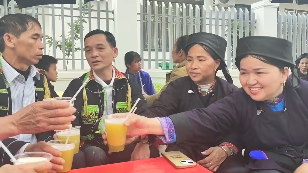 Phần 1. Trai Thạch Đạn gái Thiện thuật hát dân ca giao lưu ngày Hội đền Tà Phủ vui quá 