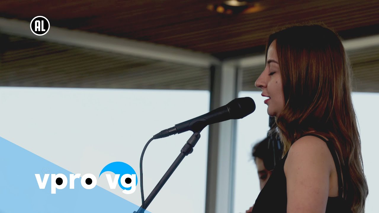 Duygu Alkan sings ‘Derya kenarinda bir ev yapmisam’ (live @Museum Beelden aan Zee)