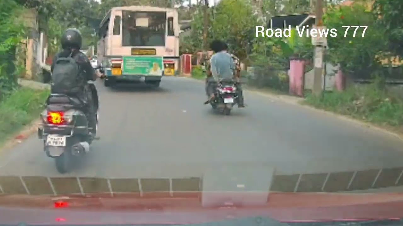 ഹെൽമെറ്റ് ഇല്ലാതെ നമ്പർ പ്ലേറ്റ് മാസ്ക് വച്ച് മറച്ചു സ്കൂട്ടറിൽ മൂന്ന് യുവാക്കൾ @RoadViews-777 
