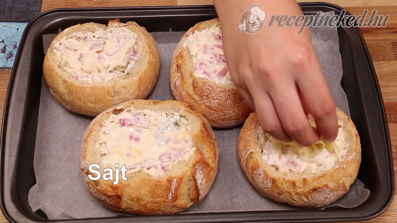 T&ouml;lt&ouml;tt zsemle
