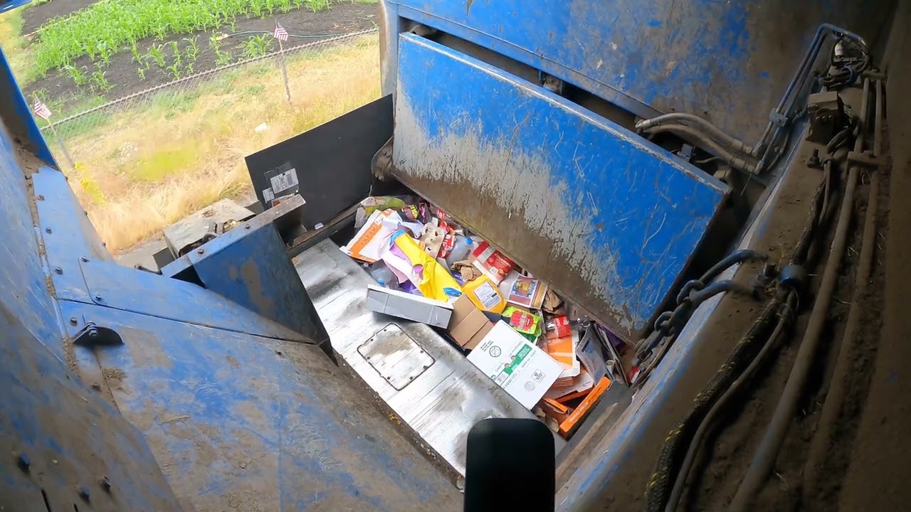 Garbage truck side loader packing recycle