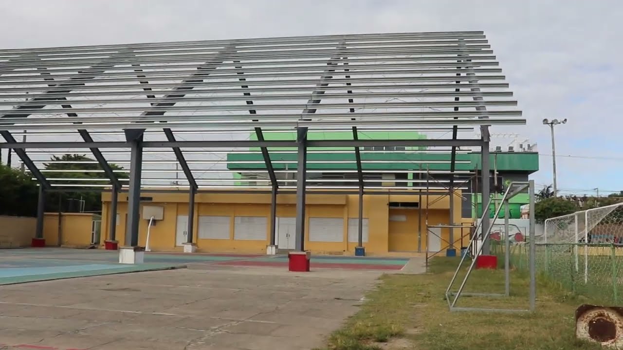 GOBIERNO TRABAJA EN CONSTRUCCIÓN TECHADOS DEPORTIVOS EN ESPAILLAT PARA EL BENEFICIO DE LA JUVENTUD