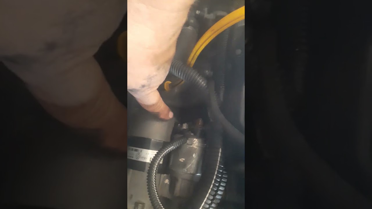 Como retirar o motor de partida Renault sandero . Fácil!