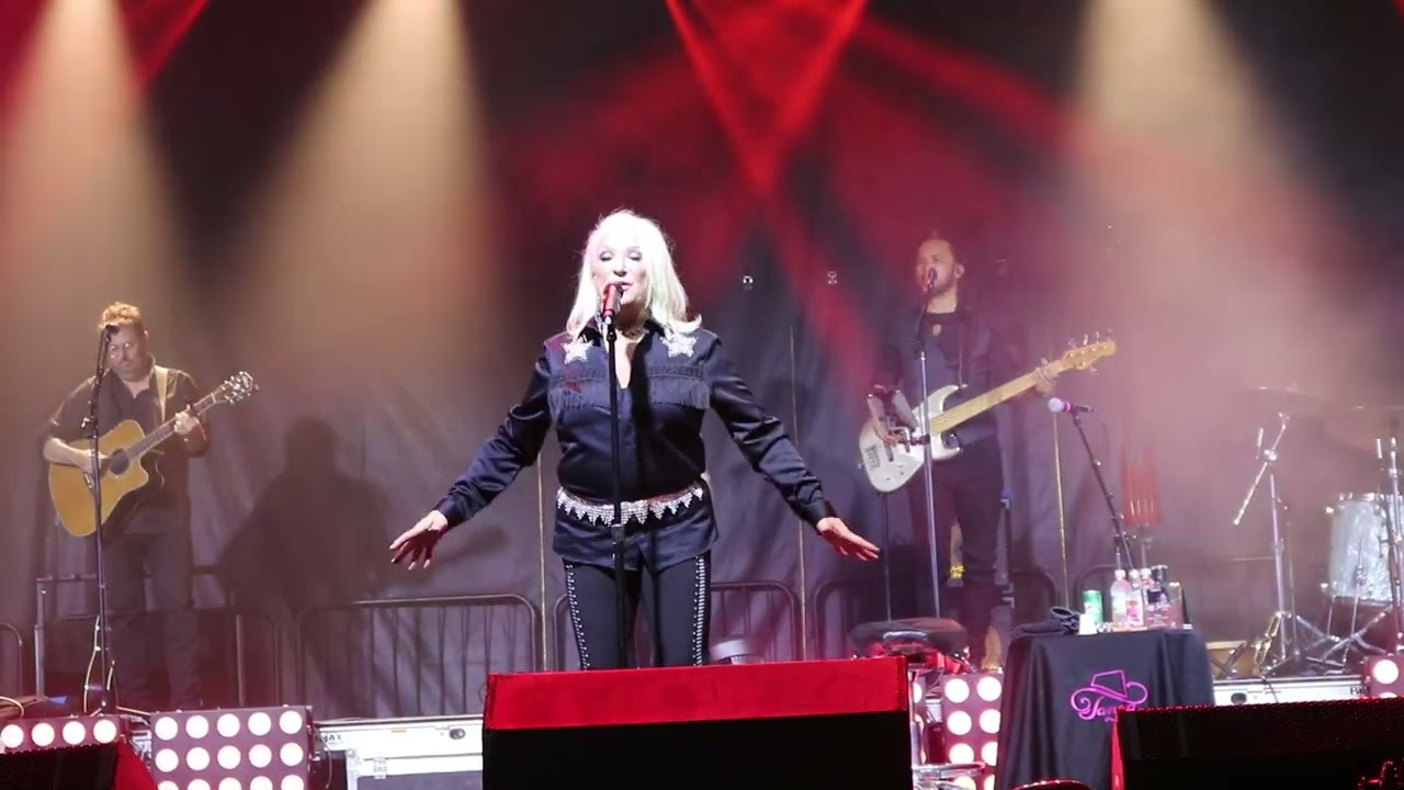 Tanya Tucker - I'm On Fire/Ring of Fire - Live Video
