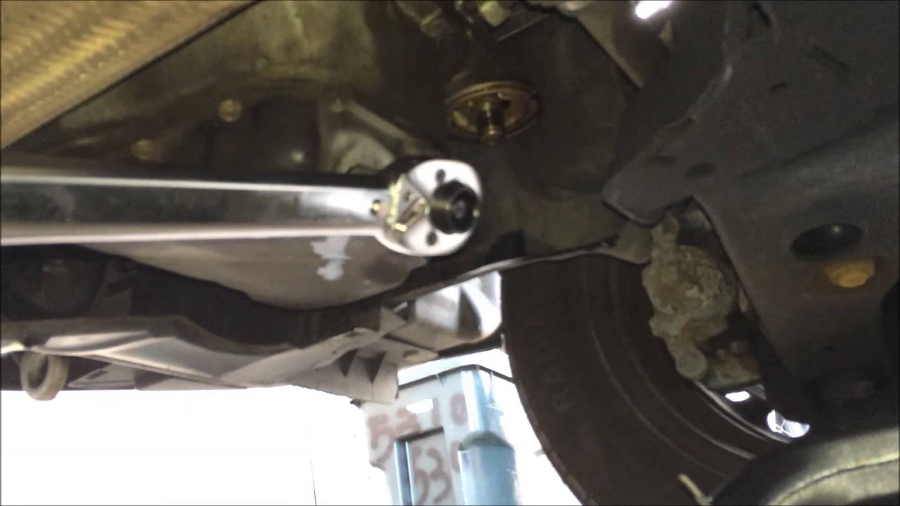 Mitsubishi Lancer 2003 ES — простая замена масла в двигателе