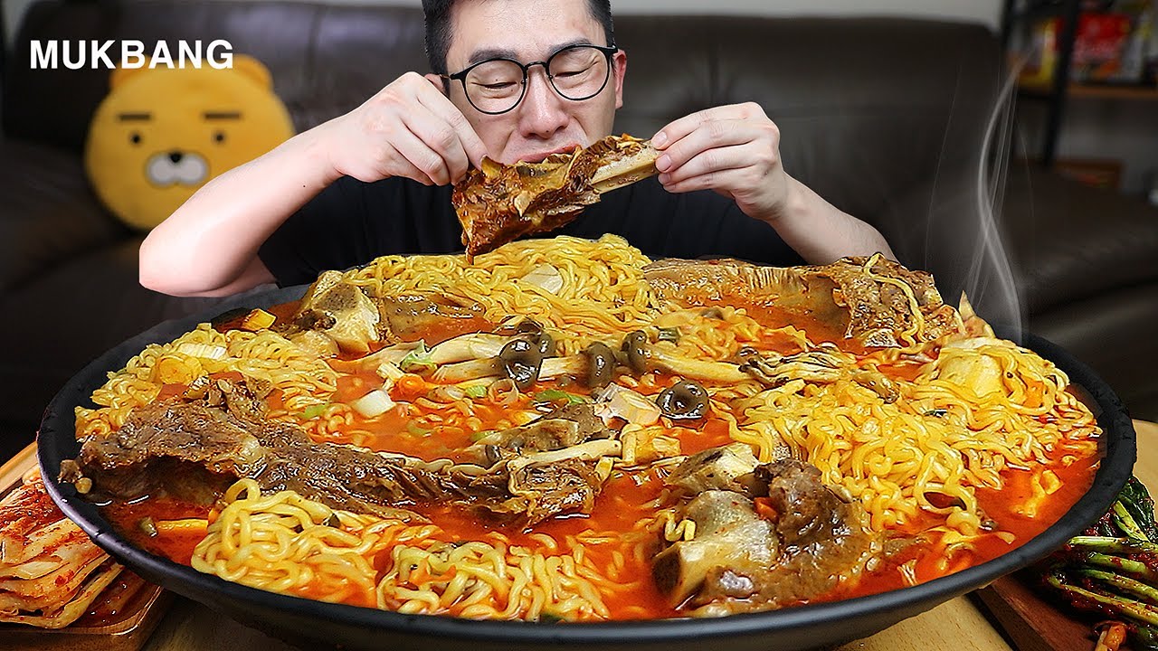 ASMR MUKBANGㅣhot spicy instant noodles with Beef ribsㅣEATING SHOW