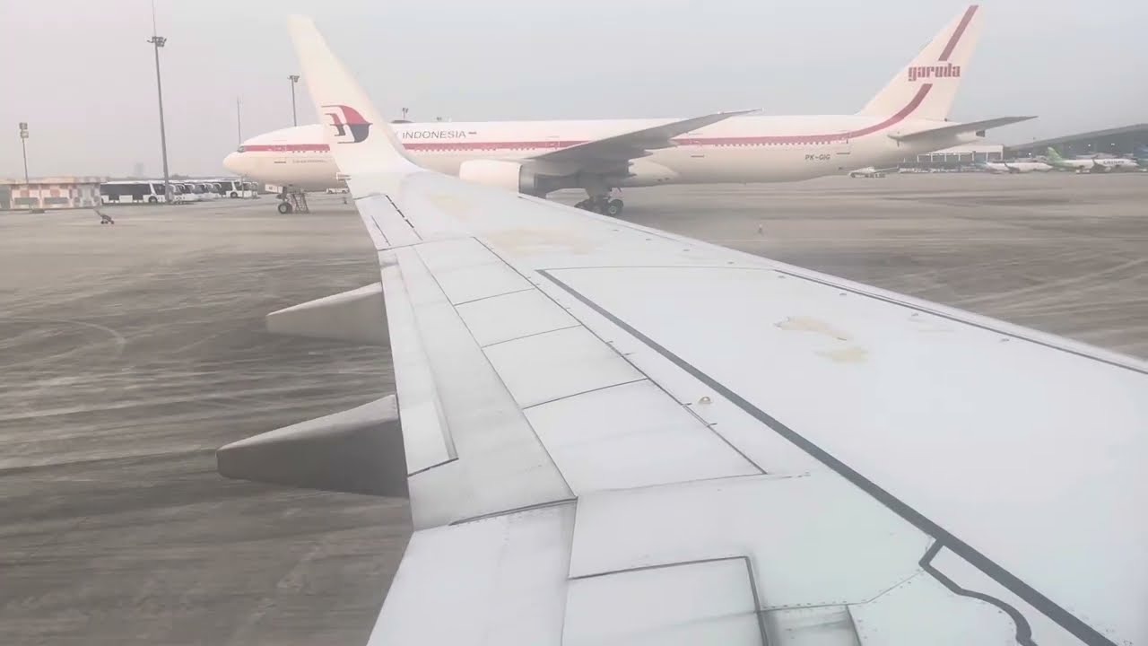 MALAYSIA AIRLINES Boeing 737-800NG Landing at Jakarta Soekarno Hatta International Airport 🇮🇩 (CGK)