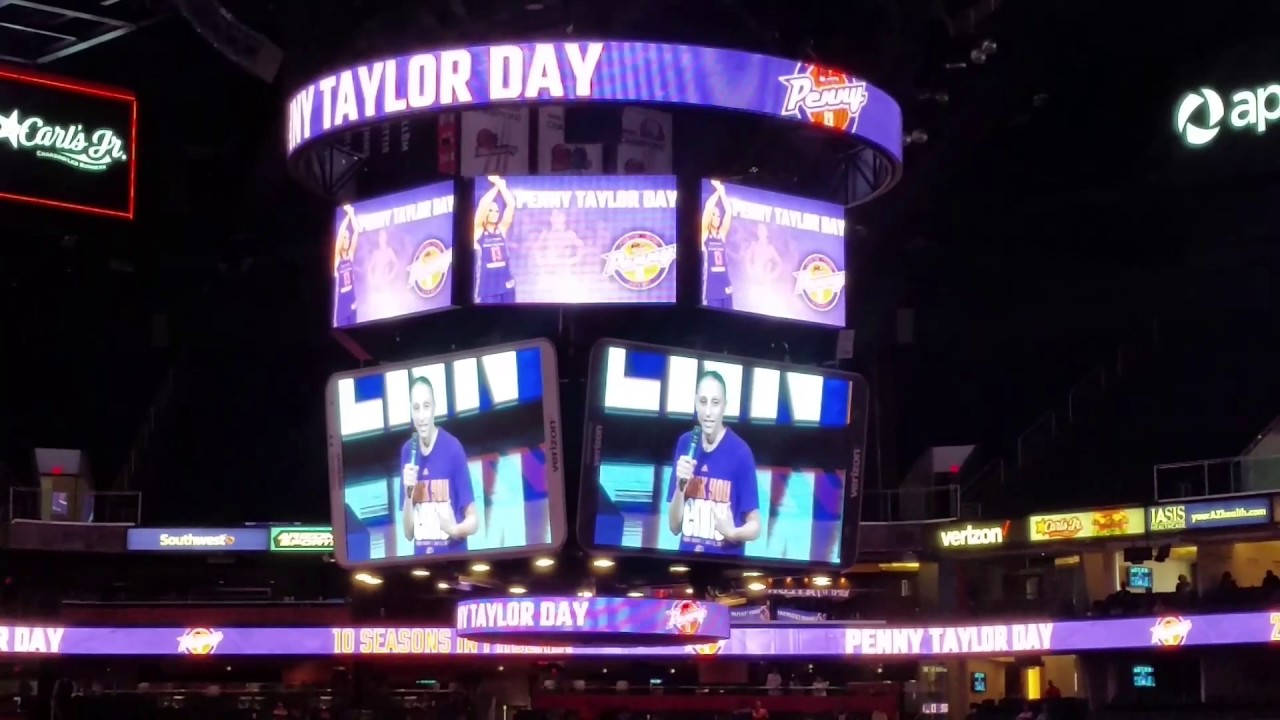 Diana Taurasi congratulates Penny Taylor for her exceptional career.
