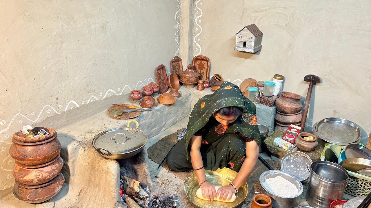 चूल्हे पर आलू प्याज़ की सब्जी रोटी #villagefood #livecooking