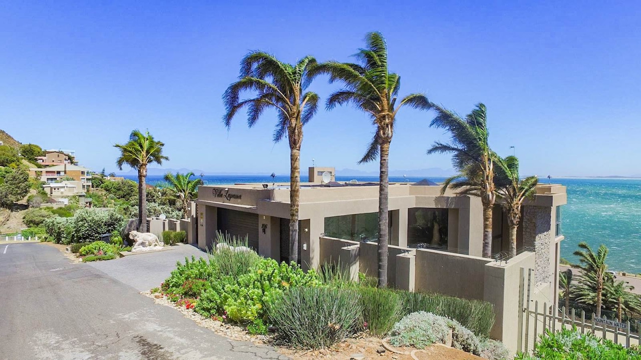 4 Bedroom House for sale in Western Cape | Boland | Gordons Bay | Gordons Bay Central | |