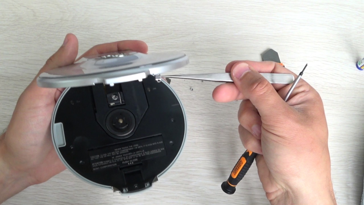 Sony D-NF600 ATRAC Portable CD Player with Digital Tuner (AM/FM/TV/Weather)