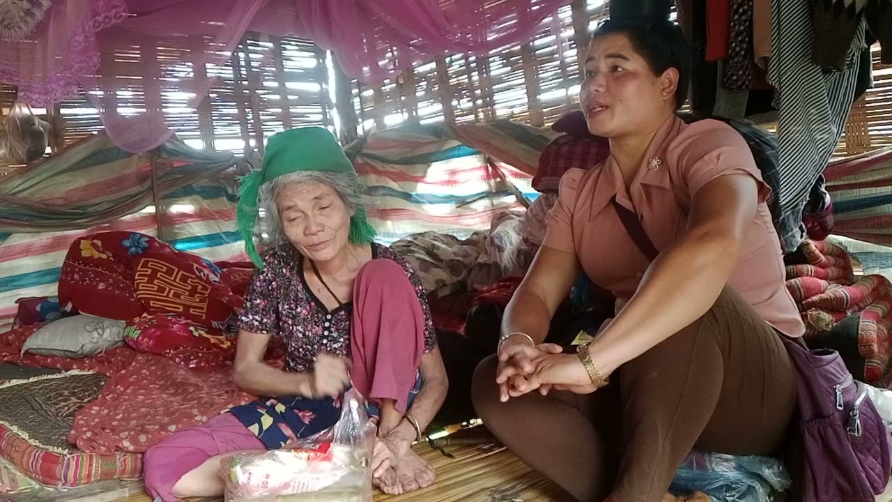 Mồng tám tết đi thăm bà Kiên 