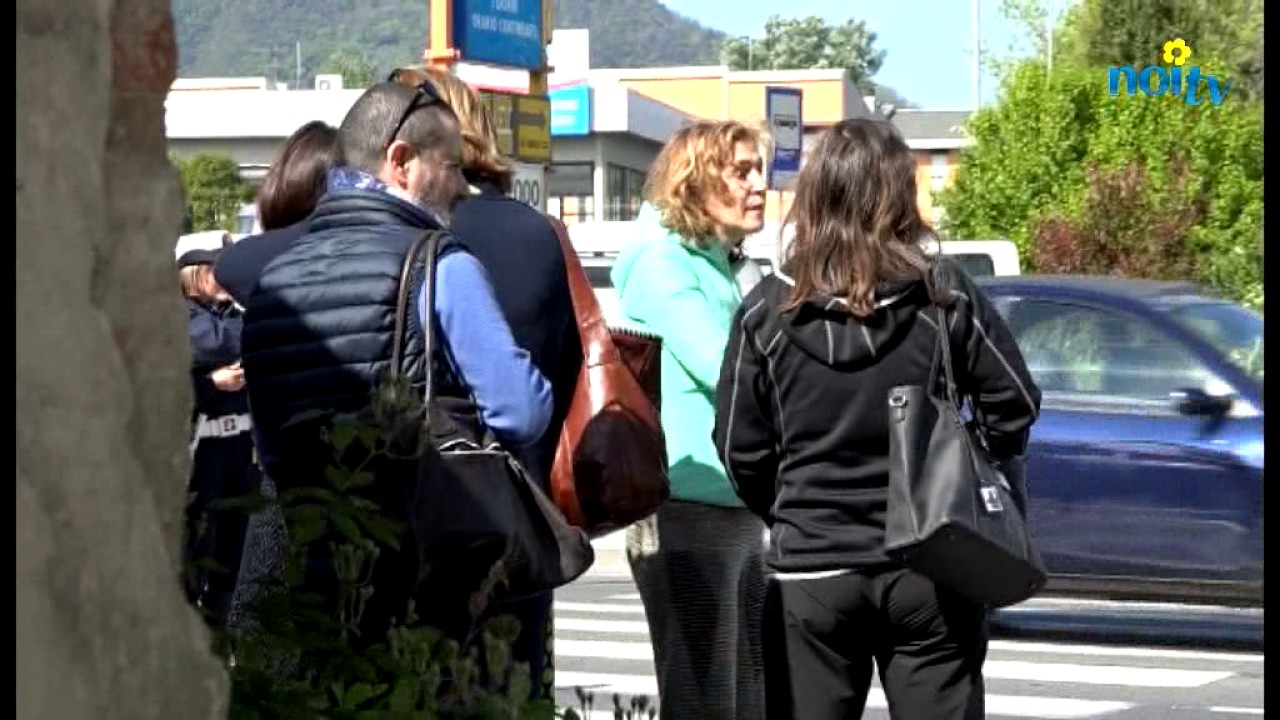 Ambulanza scivola sulla verdura; scoppia la lite dopo l'incidente