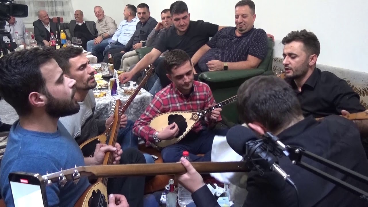 Nipat e Sef Mleqanit - Në muzeun historik - music