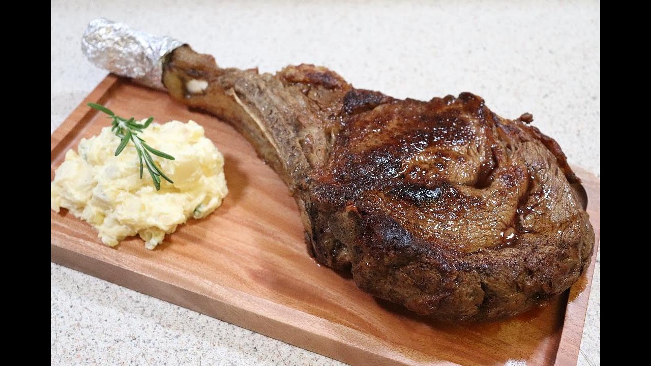 Antricot de vita Tomahawk ( Ribeye steak ) ,friptura  frageda si suculenta