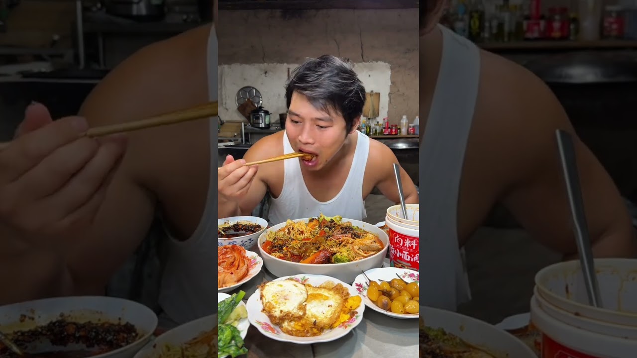 Mezcolanza de malatang, arroz, colza, trigo frito, repollo picante marinado.