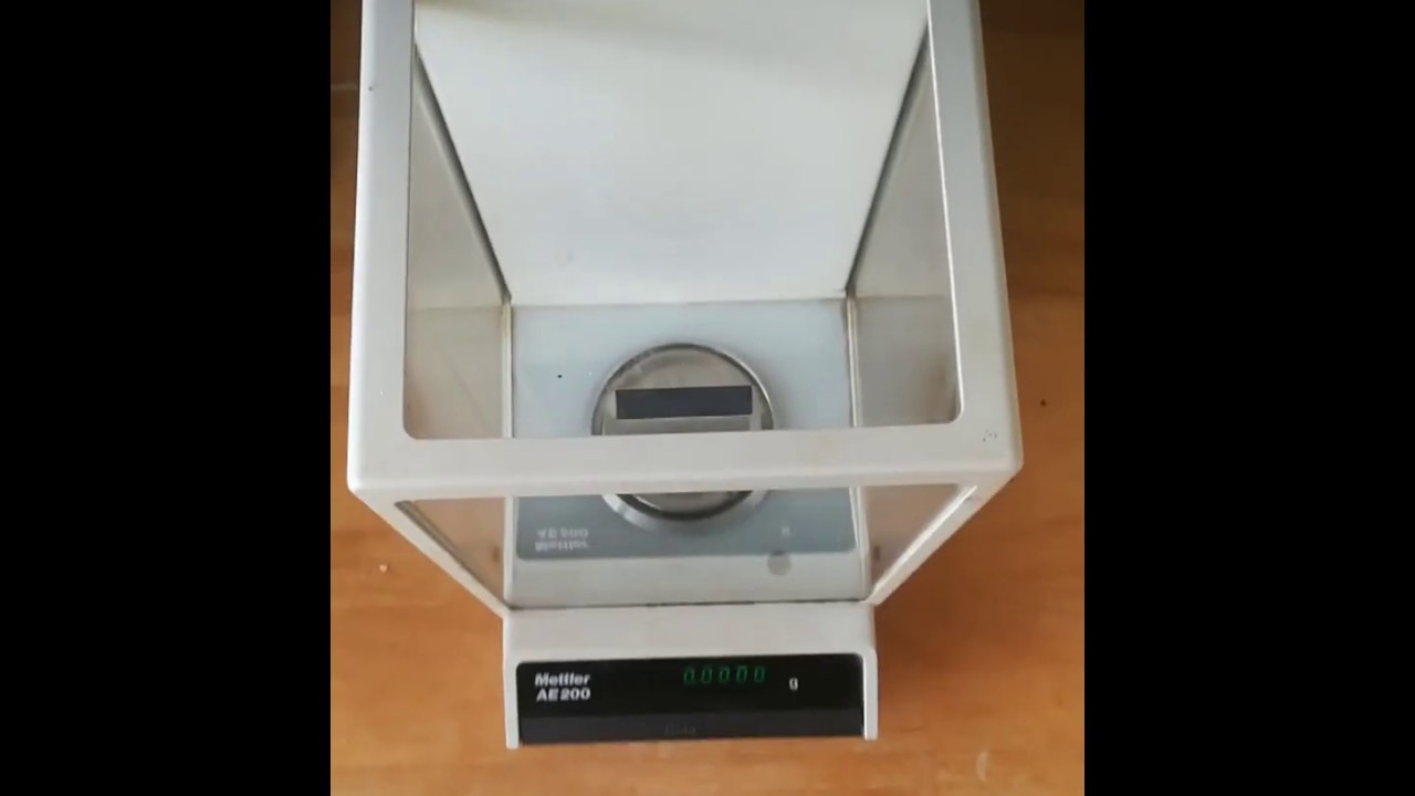 Calibrating the Mettler AE-200 precision balance with the internal calibrator.