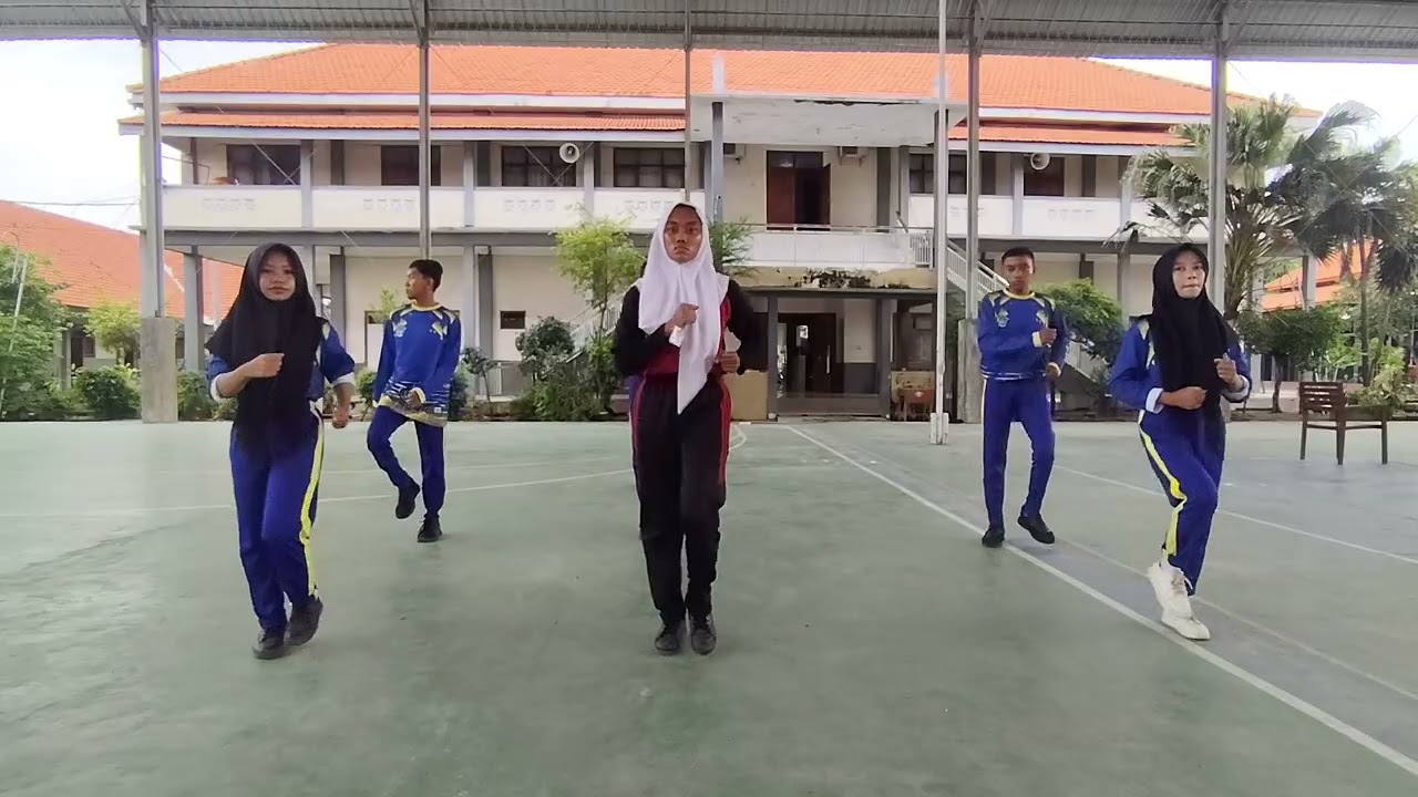 Senam irama X TKI 3 ( Kelompok 6 ) 