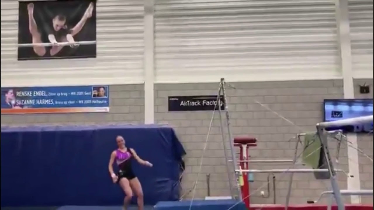 Sanne Wevers (🇳🇱) shows the most difficult bars skill: Clear Hip Nabieva