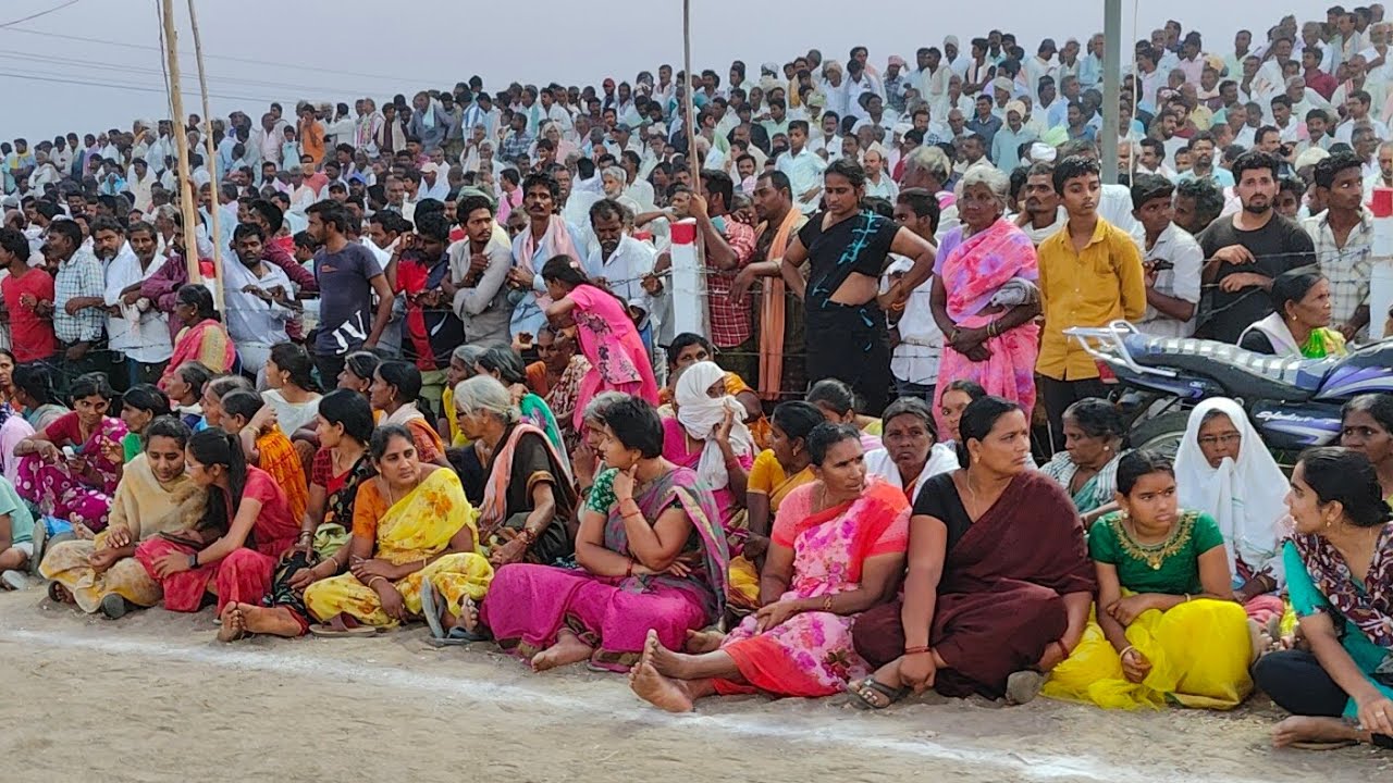 Madamanchipadu seniors heavy crowd || మదమంచిపాడు సీనియర్స్ రోజు అశేష జనవాహినితో కిక్కిరిసిన కోర్టు