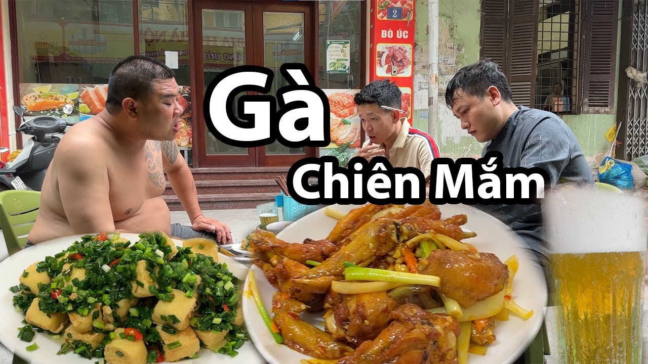 Đầu bếp quán Dũng béo làm món gà chiên mắm cho anh em thưởng thức