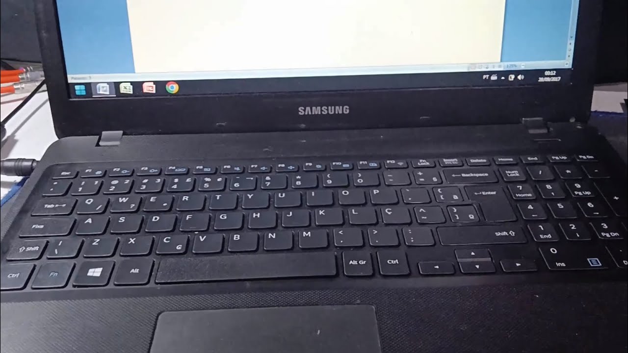 REPARANDO DOBRADIÇA E TROCANDO TECADO DO NOTEBOOK SAMSUNG NP300E5K !