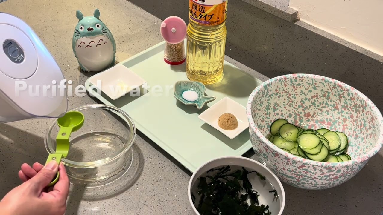 Easy Healthy Japanese Side Dish: Cucumber and Wakame Seaweed Sunomono, Vinegared dish